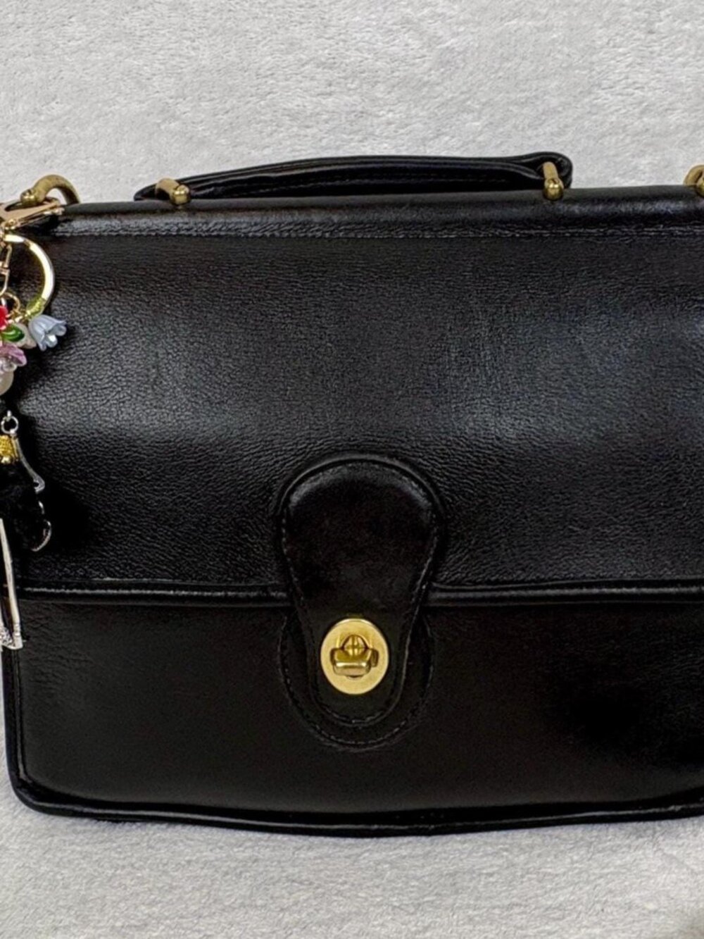 Vintage Coach Willis Top Handle Crossbody in Black Glovetanned Leather and Charm - Picture 2 of 16